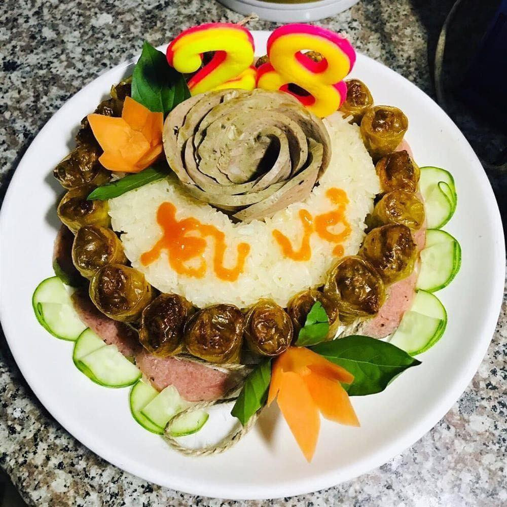 Nhiều người đủ khéo tay và sáng tạo để tạo nên những chiếc bánh sinh nhật độc đáo từ thực phẩm có sẵn tại nhà.