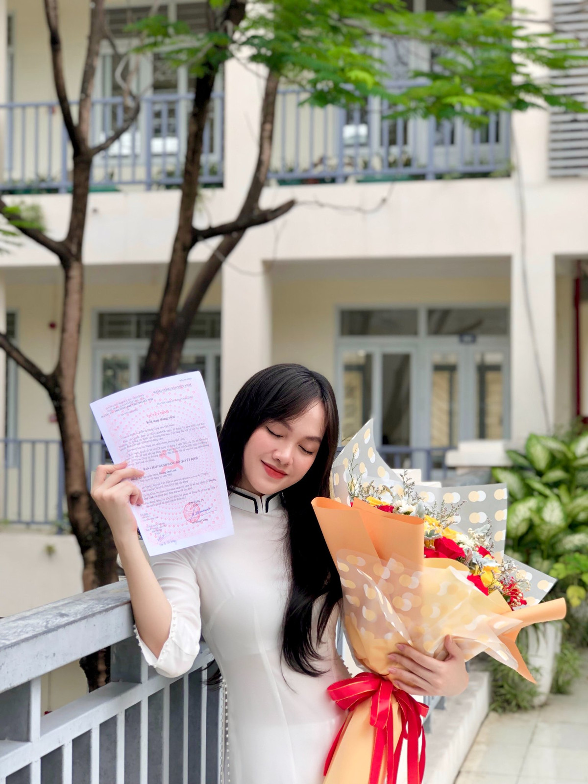 Cô nàng từng là thành viên thuộc CLB Nghệ thuật - Khoa Sư phạm, CLB chữ đẹp FGT của Hội Sinh viên trường Đại học Thủ đô Hà Nội.