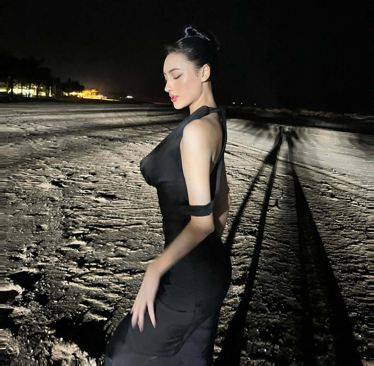 Ở H Duyên có rất nhiều nét đẹp đặc trưng của người phụ nữ phương Tây như đôi mắt sâu, lông mày rậm, sống mũi cao, đôi môi quyến rũ và làn da trắng bóc.