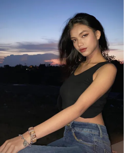 Cô có tham gia các cuộc thi tìm kiếm người mẫu trên truyền hình và được sải bước tại các buổi trình diễn lớn.