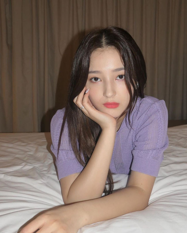 Nancy (Momoland) chắc hẳn là thành viên đặc biệt nhất nhì làng giải trí xứ Hàn. Nàng hot girl này sở hữu vẻ ngoài mũm mĩm, bị cho là lệch chuẩn.