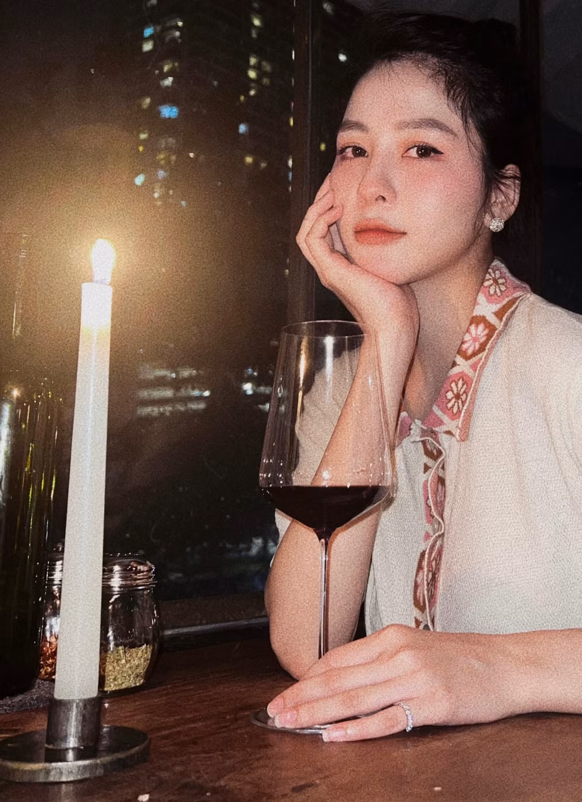 Từ chỗ là hot girl chương trình Nóng cùng World Cup và một số show truyền hình, Trâm Anh được chú ý nhờ gương mặt xinh xắn cùng với một thân hình gợi cảm.