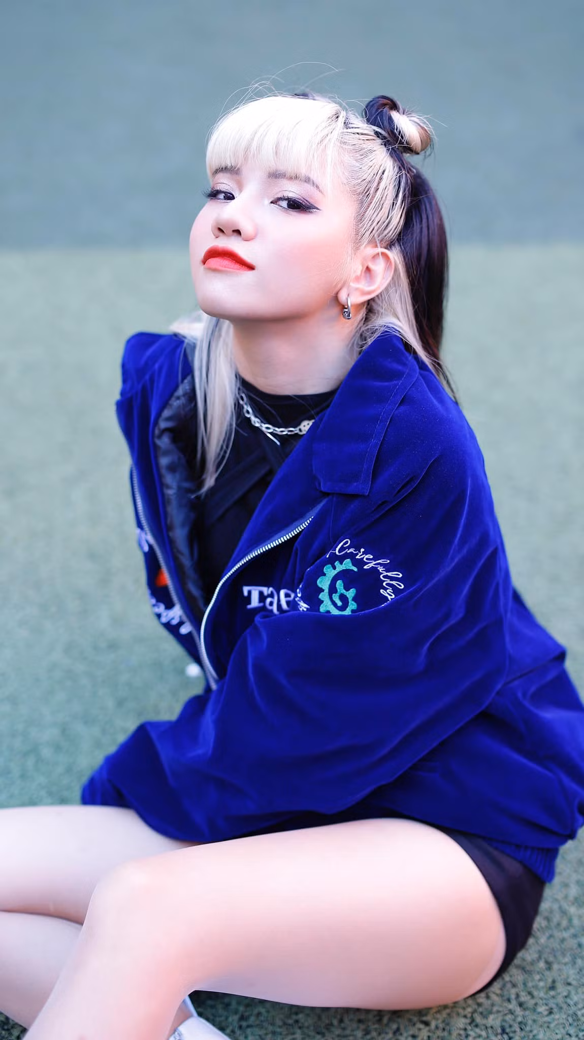 Đứng trước làn sóng công kích, hot girl TikTok Bùi Thảo Ly khá bình tĩnh, lạc quan và tỏ ra không mấy quan tâm đến lời bàn tán nhan sắc của netizen.