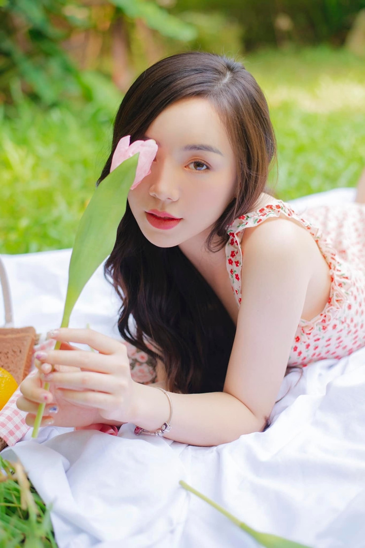 Thậm chí, danh xưng hot girl cũng được thay thế bằng "diễn viên" Quỳnh Kool mỗi khi nhắc tới cô.