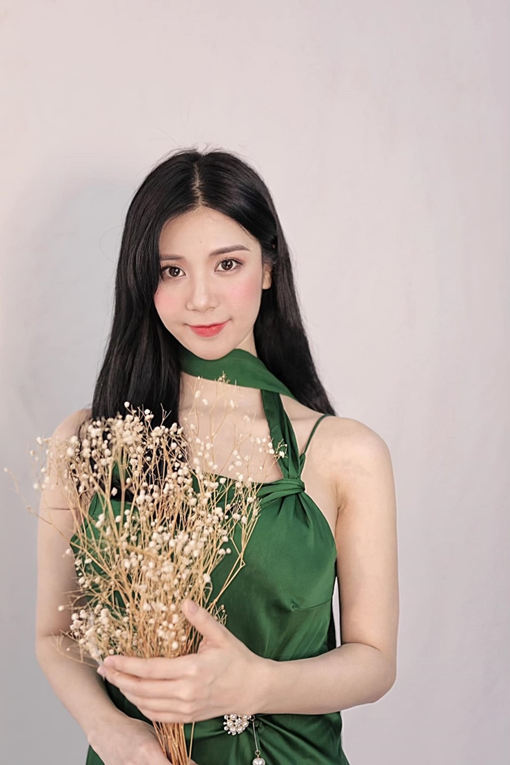 "Hot girl Kem Xôi" một thời phát triển theo con đường diễn viên chuyên nghiệp. Đặc biệt phải nhắc đến vai diễn trong bộ phim "Bão ngầm". Đây cũng là bộ phim được phát sóng trong "khung giờ vàng".