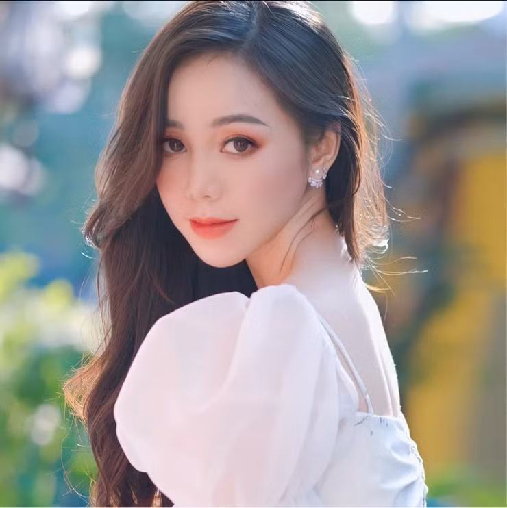 Từ một hot girl đóng phim sitcom, Quỳnh Kool giờ đây được biết đến như một diễn viên trẻ triển vọng.