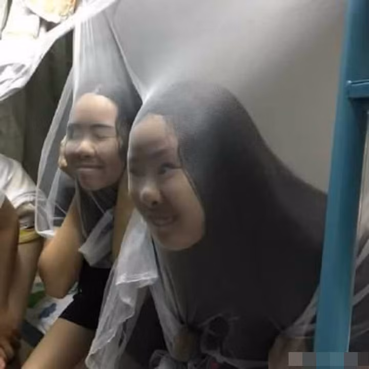 Nếu như may mắn không gặp phải những tình huống trên, đừng lo vẫn còn những đứa bạn cùng phòng sẵn sàng khiến bạn thót tim bất cứ lúc nào.