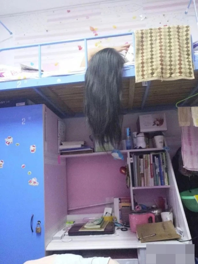 Ở chung phòng ký túc xá với bạn nữ tóc dài và cái kết được rèn luyện tim mỗi ngày.