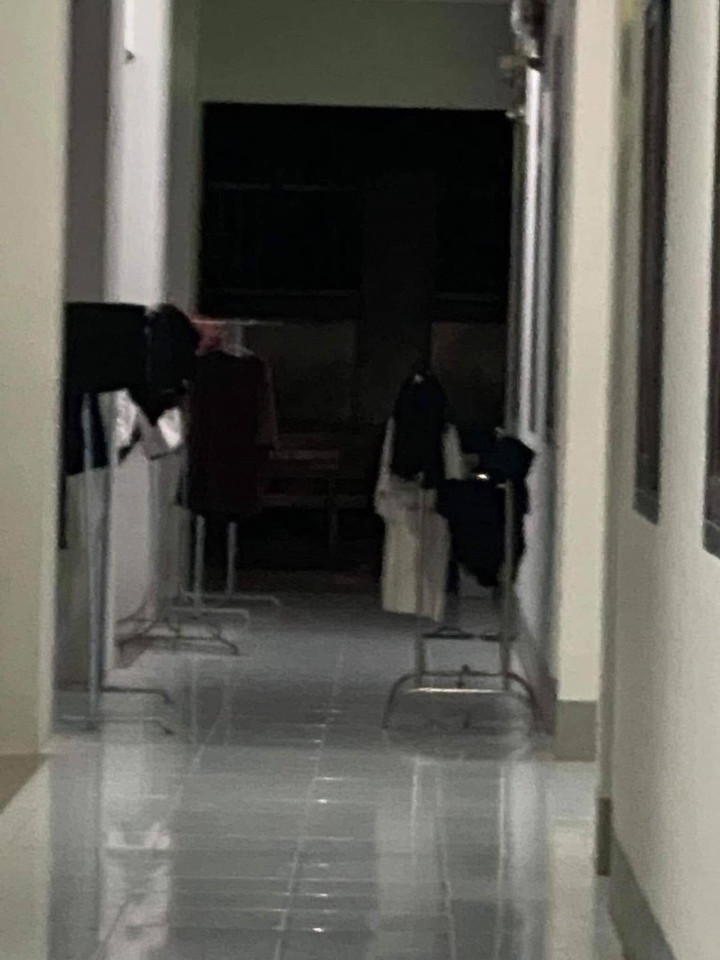 Phơi đồ ở ký túc xá sinh viên đôi khi cũng trở thành ác mộng.