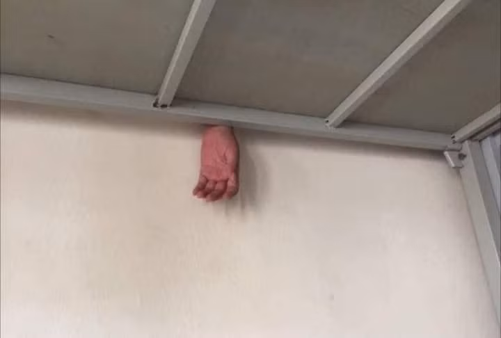  Ký túc xá có lẽ là nơi ăn chốn ở quen thuộc đối với không ít bạn sinh viên mới nhập học, đây được coi là nơi tạo ra nhiều kỷ niệm thời sinh viên nhất của nhiều người.