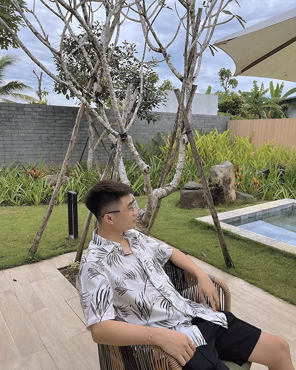 Gần đây nhất, TikToker Khánh Huyền và Duy Nhỏ chia sẻ ảnh đi nghỉ dưỡng, thế nhưng khung cảnh và địa điểm có vẻ như họ đang ở cùng một chỗ.