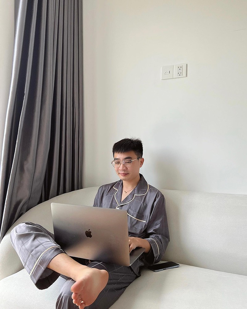 Cộng đồng người hâm mộ từng soi được bằng chứng cặp đôi ở chung nhà qua chính hình ảnh mà họ chia sẻ.