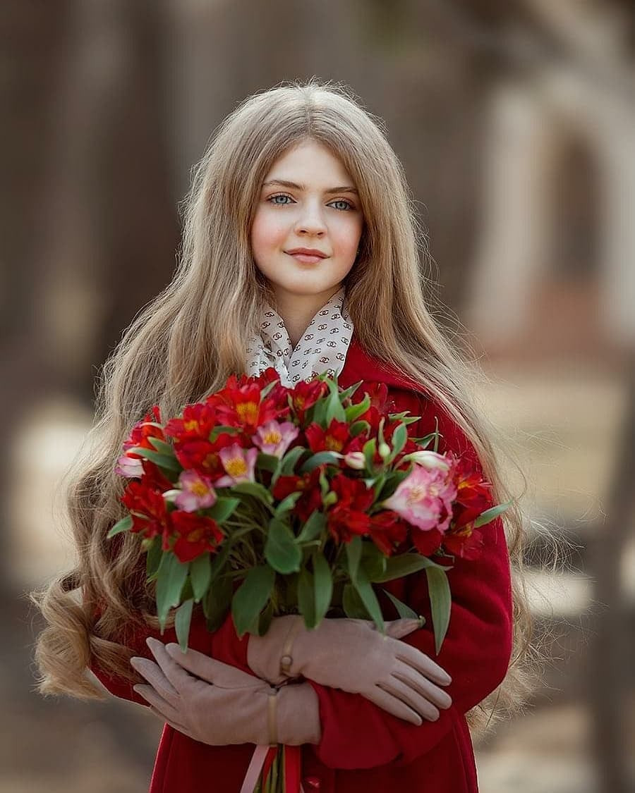 Cô gái 16 tuổi ngày càng nổi bật với diện mạo xinh đẹp, đường nét gương mặt gần như không có gì thay đổi. Ảnh: Tổng hợp