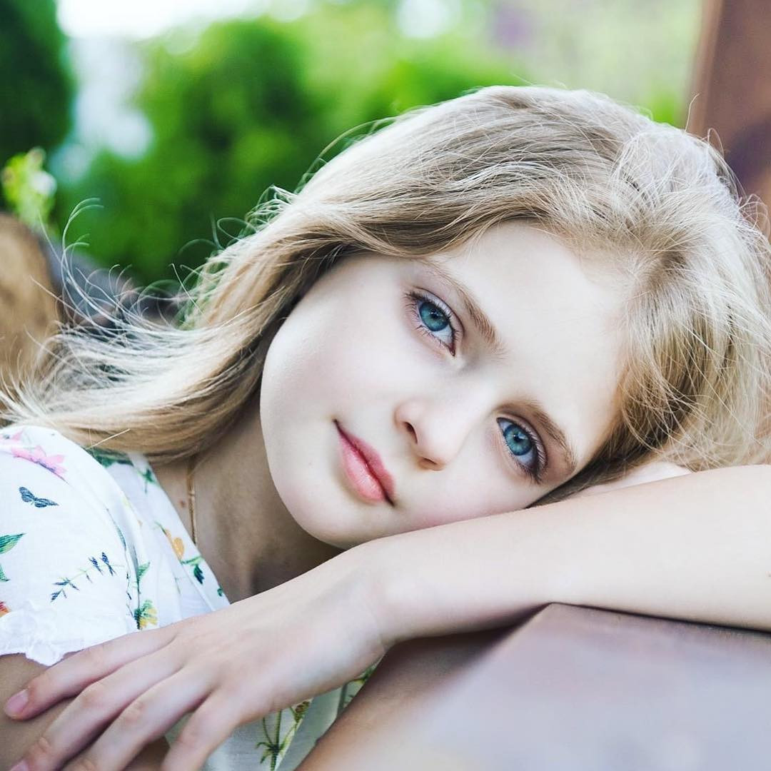 Sau nhiều năm nổi tiếng, "cô bé đẹp nhất thế giới" này phát triển sự nghiệp đa dạng hơn khi lấn sân diễn xuất và sáng tạo nội dung trên YouTube cũng như thiết kế thời trang.