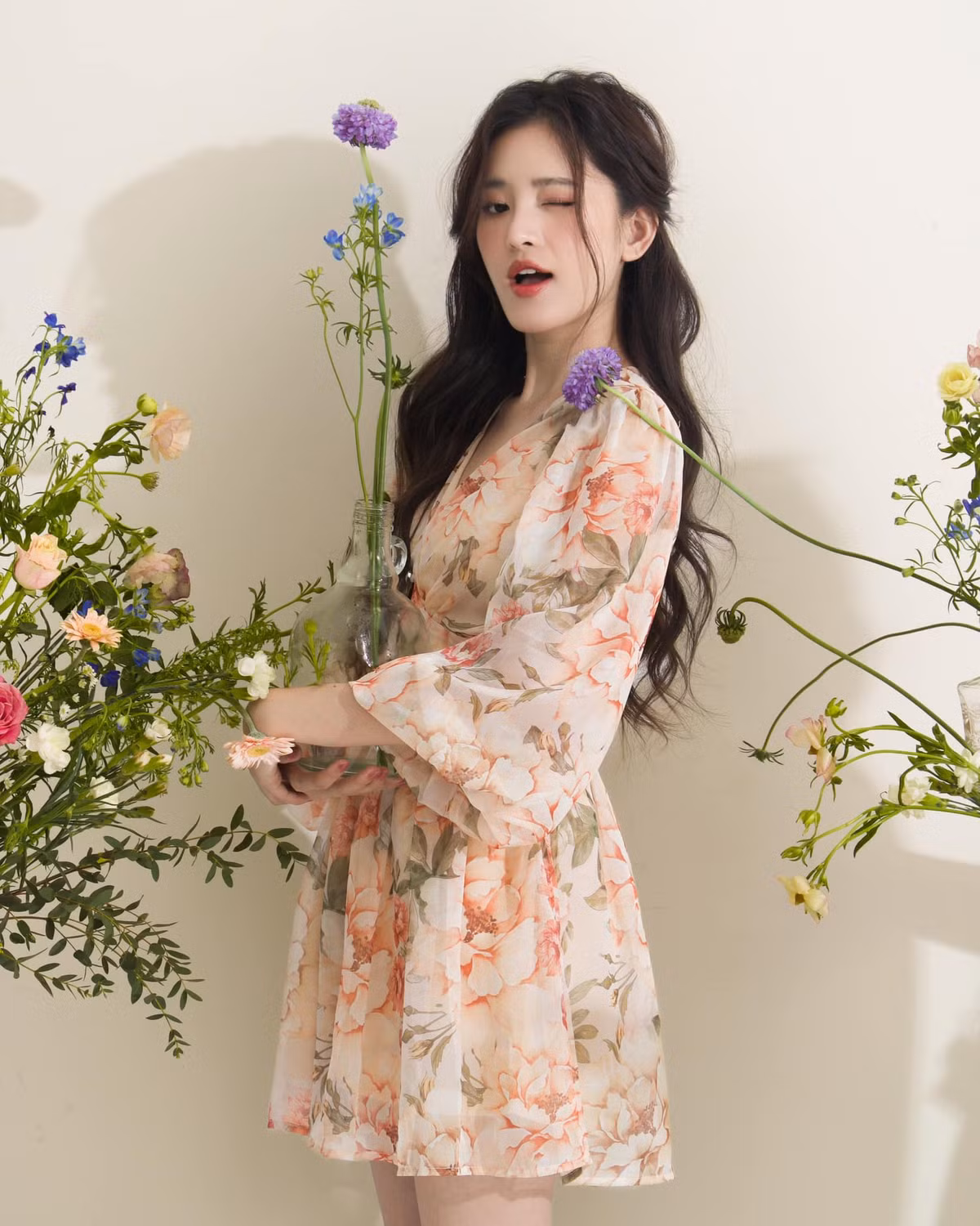 Ở tuổi đôi mươi, hot girl 9x ngày càng quyến rũ và trưởng thành.