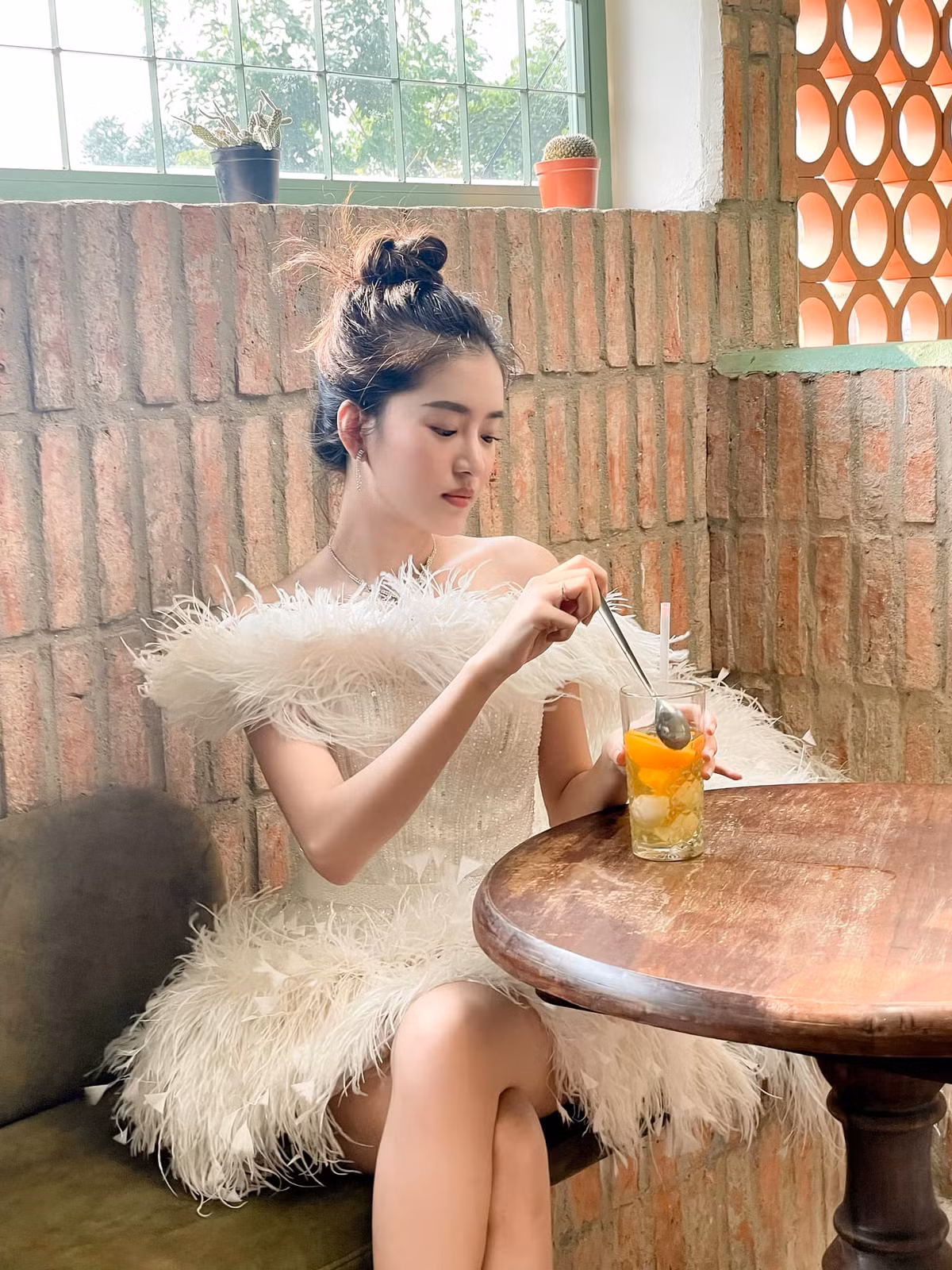 Ngô Thùy Trâm (sinh năm 1999, đến từ Đồng Nai) hiện đang là người mẫu ảnh, diễn viên trẻ tại TP.HCM.