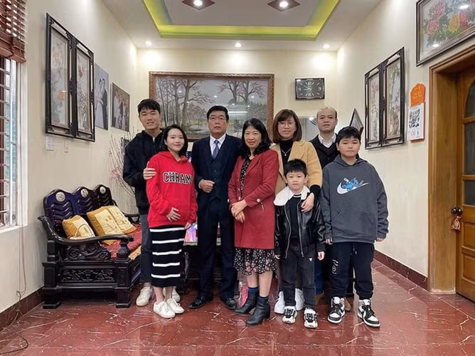 Vừa qua tiền vệ Lương Xuân Trường đã chính thức lên chức bố sau khi bà xã Ngô Mai Nhuệ Giang hạ sinh con gái đầu lòng.