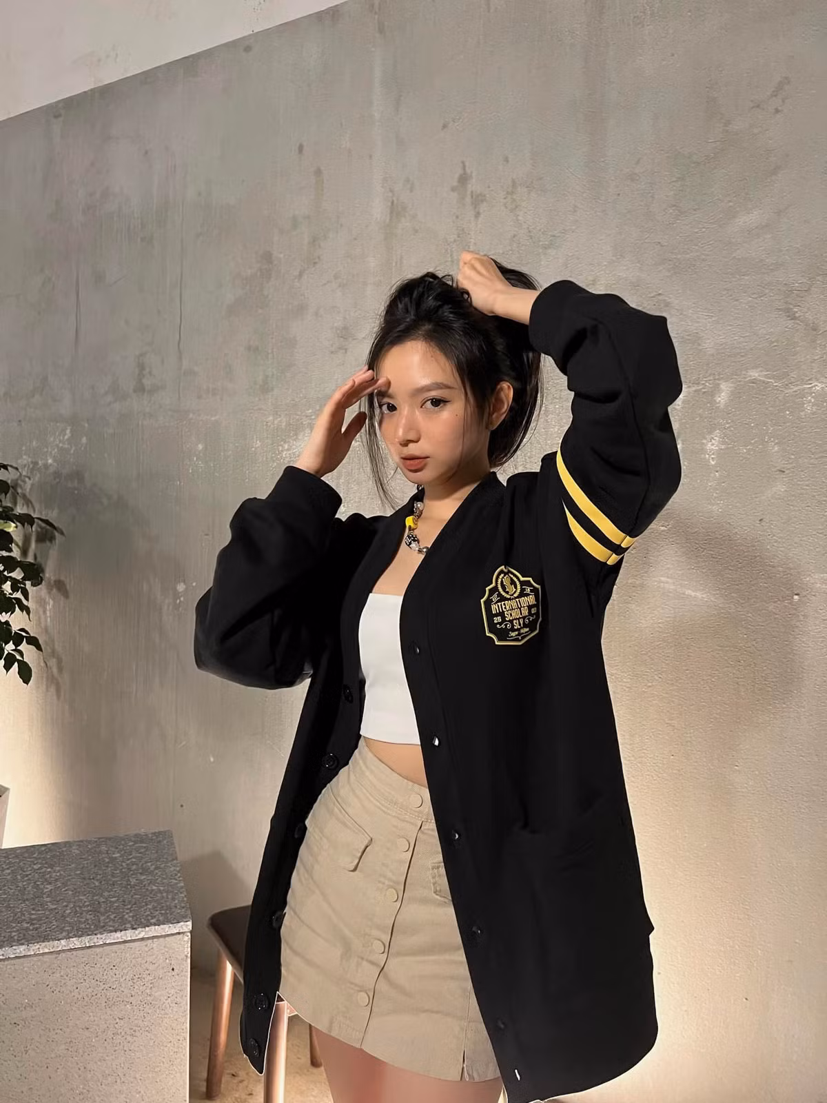 Sở hữu số đo 3 vòng nóng bỏng cùng thân hình cân đối, "chuẩn không cần chỉnh", cô nàng luôn khiến các fan đặc biệt là fan nam phải 'mắt tròn mắt dẹt' trước sức hấp dẫn của mình.