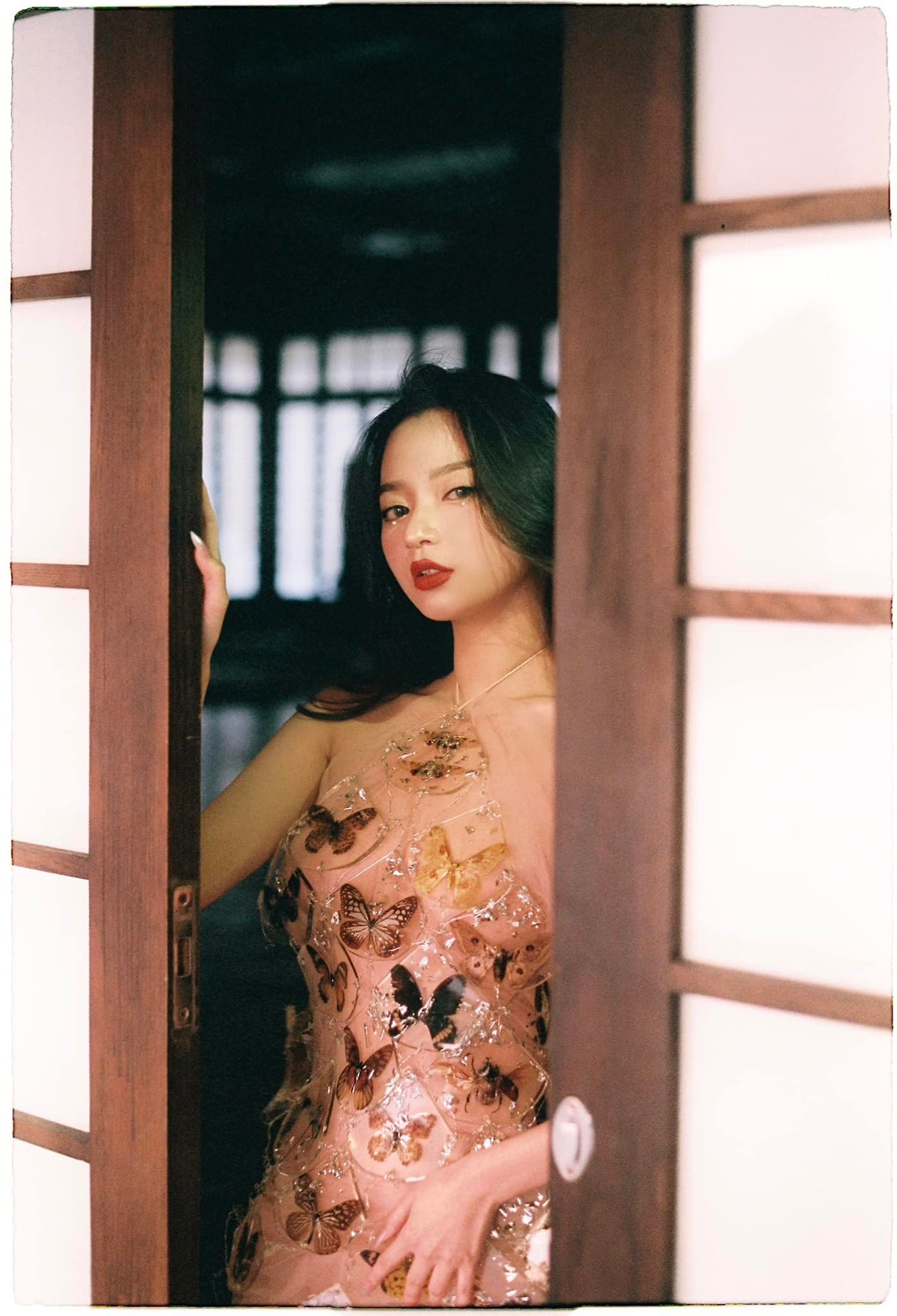 Hot girl cảm thấy may mắn khi luôn nhận được sự ủng hộ, cổ vũ từ gia đình bạn bè. Đó là động lực để cô có thể làm những việc mình thích. Ảnh: FBNV