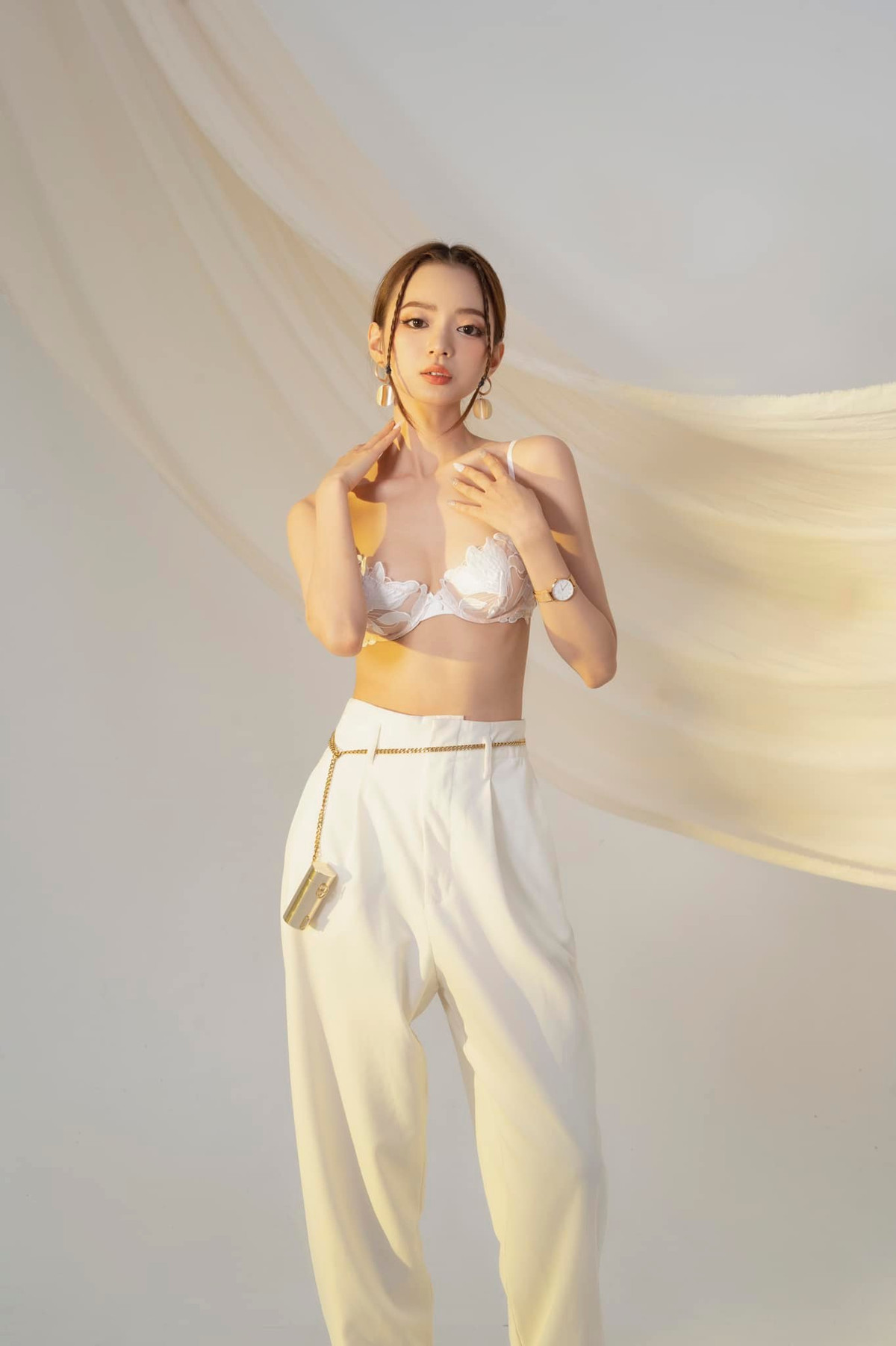 Vũ Ngọc Kim Chi (sinh năm 1999) là hot girl sở hữu hơn 109.000 lượt theo dõi trên trang cá nhân Facebook.