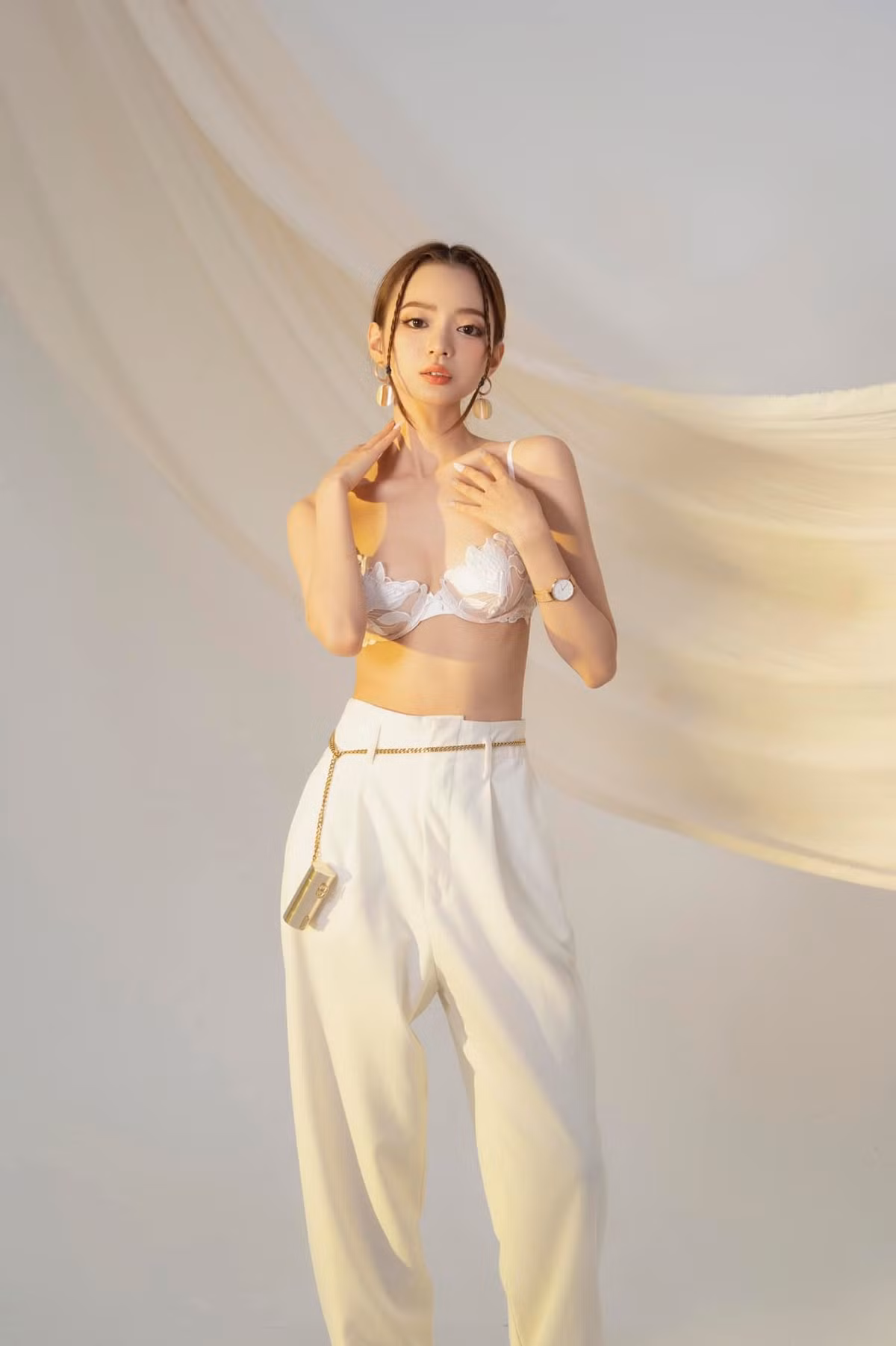 Vũ Ngọc Kim Chi (sinh năm 1999) là hot girl sở hữu hơn 109.000 lượt theo dõi trên trang cá nhân Facebook.