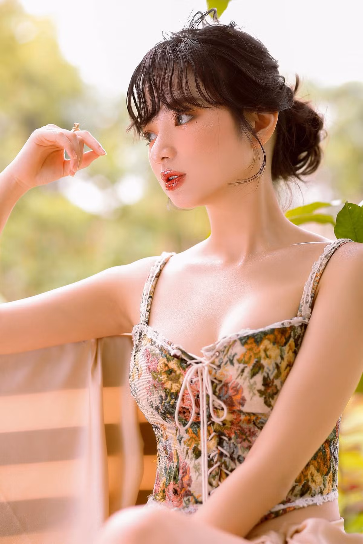 Ngay từ những ngày đầu bước chân vào giới giải trí, Kim Chi đã chọn theo đuổi một hình tượng gợi cảm, táo bạo và cá tính.