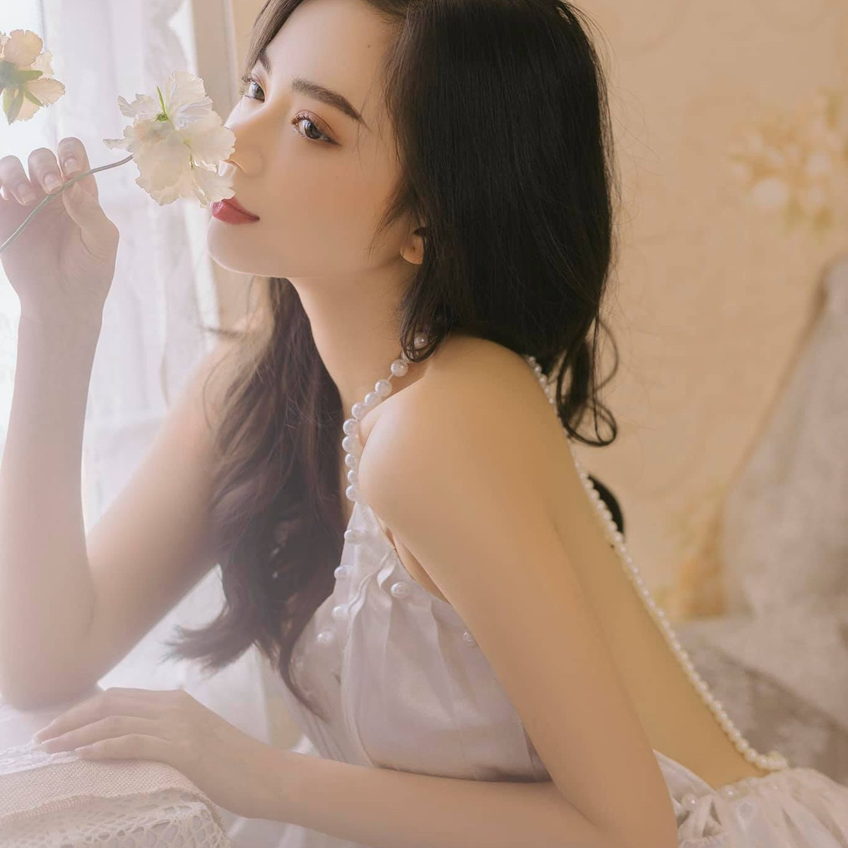 Những bức ảnh của cô luôn nhận được rất nhiều sự chú ý từ cộng đồng mạng bởi thần thái quyến rũ và thu hút.