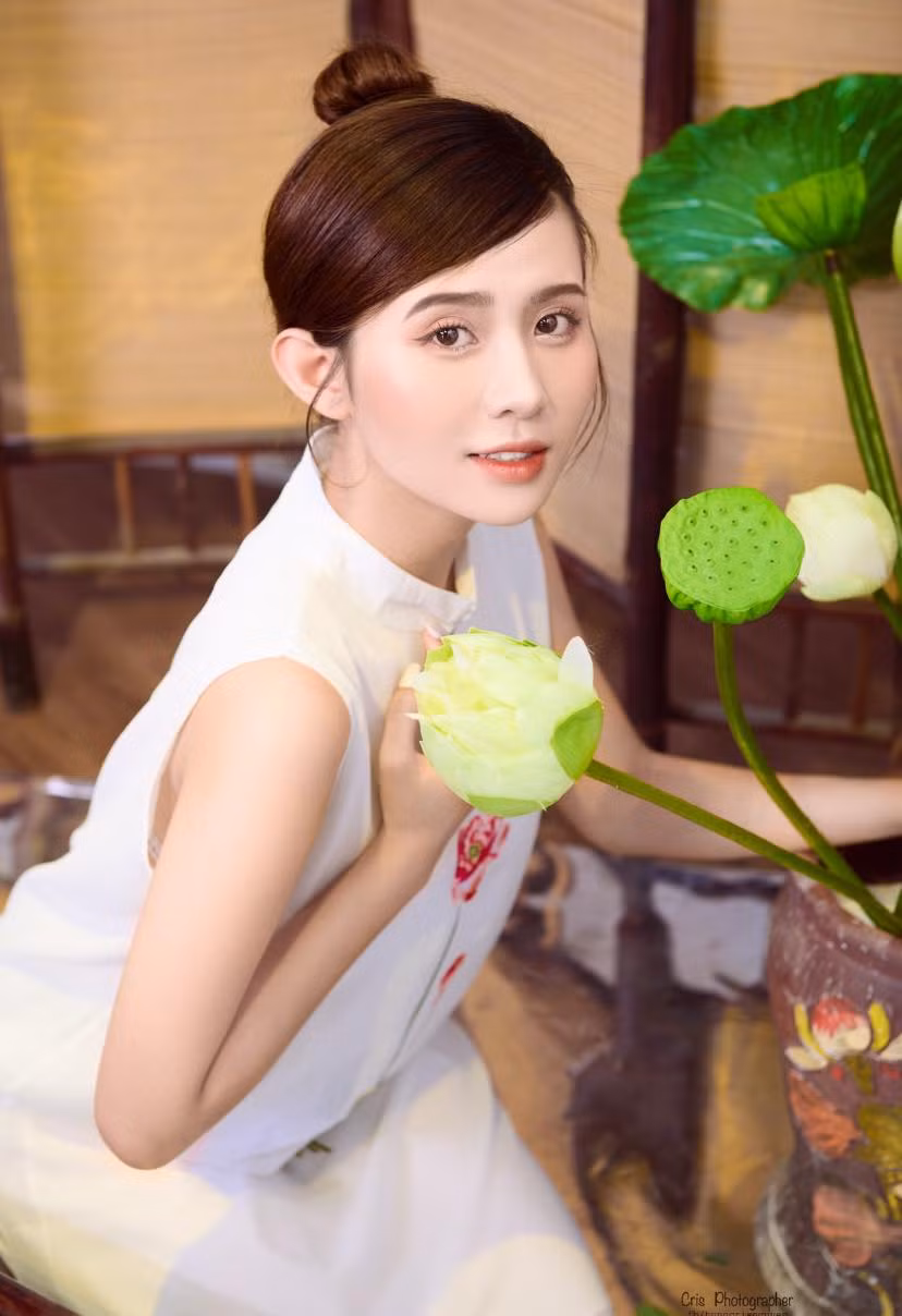 Quỳnh Trang hiện là sinh viên của trường Đại học Sân khấu Điện ảnh Hà Nội.