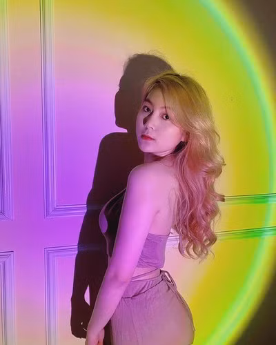 Sau khi tin đồn trên được đăng tải, "cô giáo nóng bỏng nhất Việt Nam" này tỏ ra khá bức xúc với những thông tin liên quan đến mình.