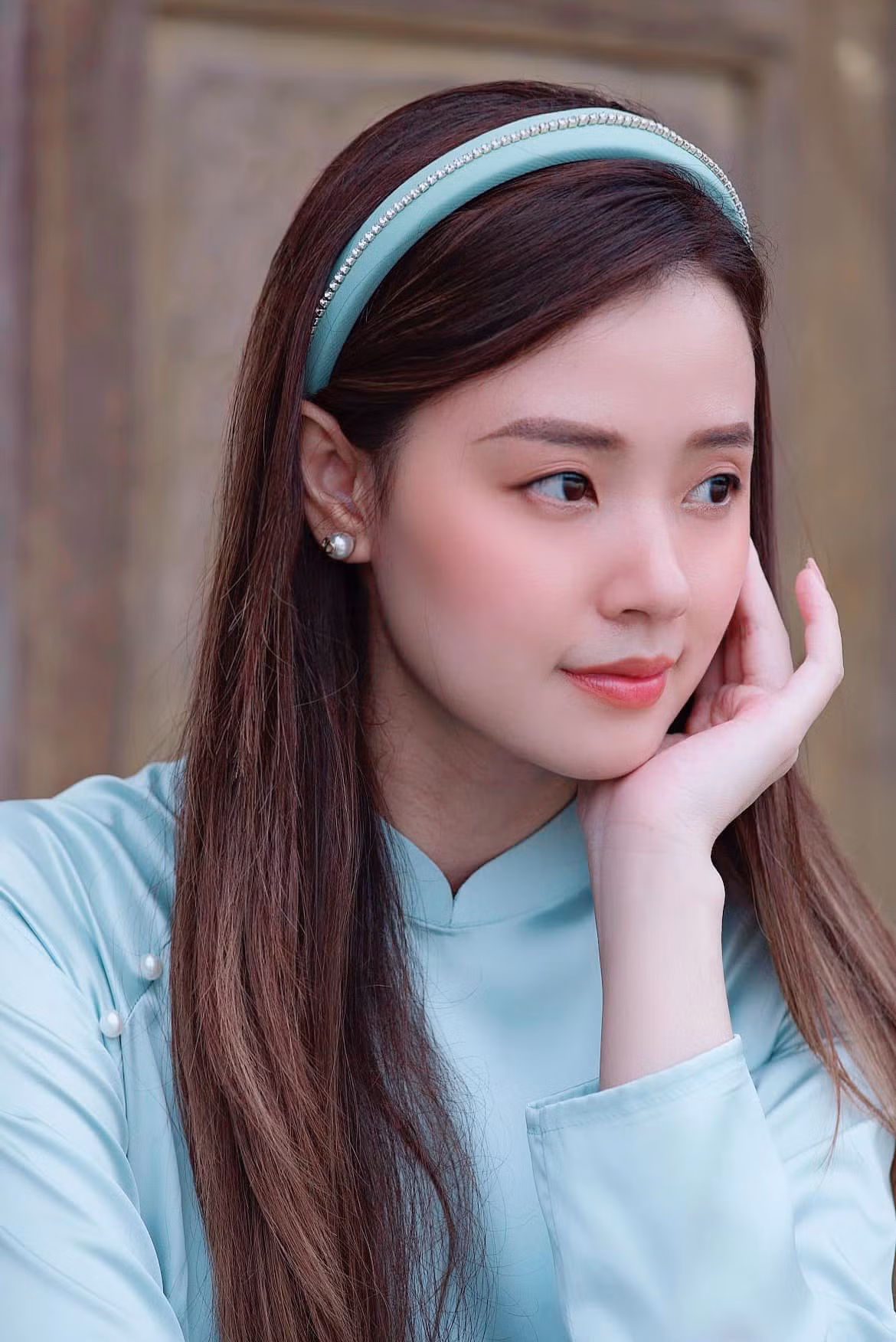 Từ trước tới nay Midu luôn giữ hình ảnh khi lên lớp. Cô luôn chọn trang phục phù hợp, không quá giới hạn, cũng không quá khác biệt so với thường ngày.