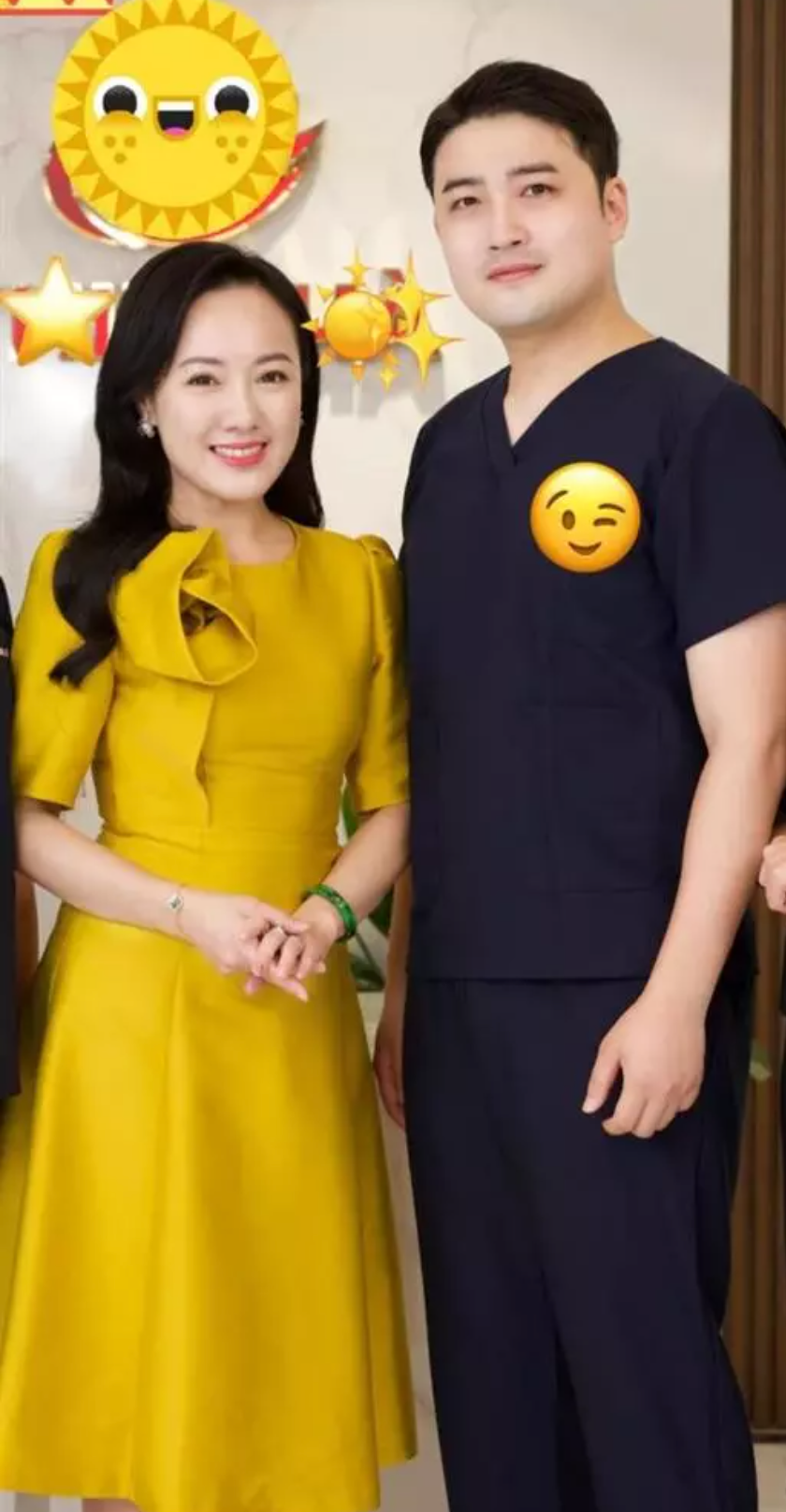 Mới đây trên trang cá nhân, BTV Hoài Anh gây chú ý khi cập nhật loạt hình mới. Lần lên sóng này, cô còn có một người bạn đồng hành khá điển trai.