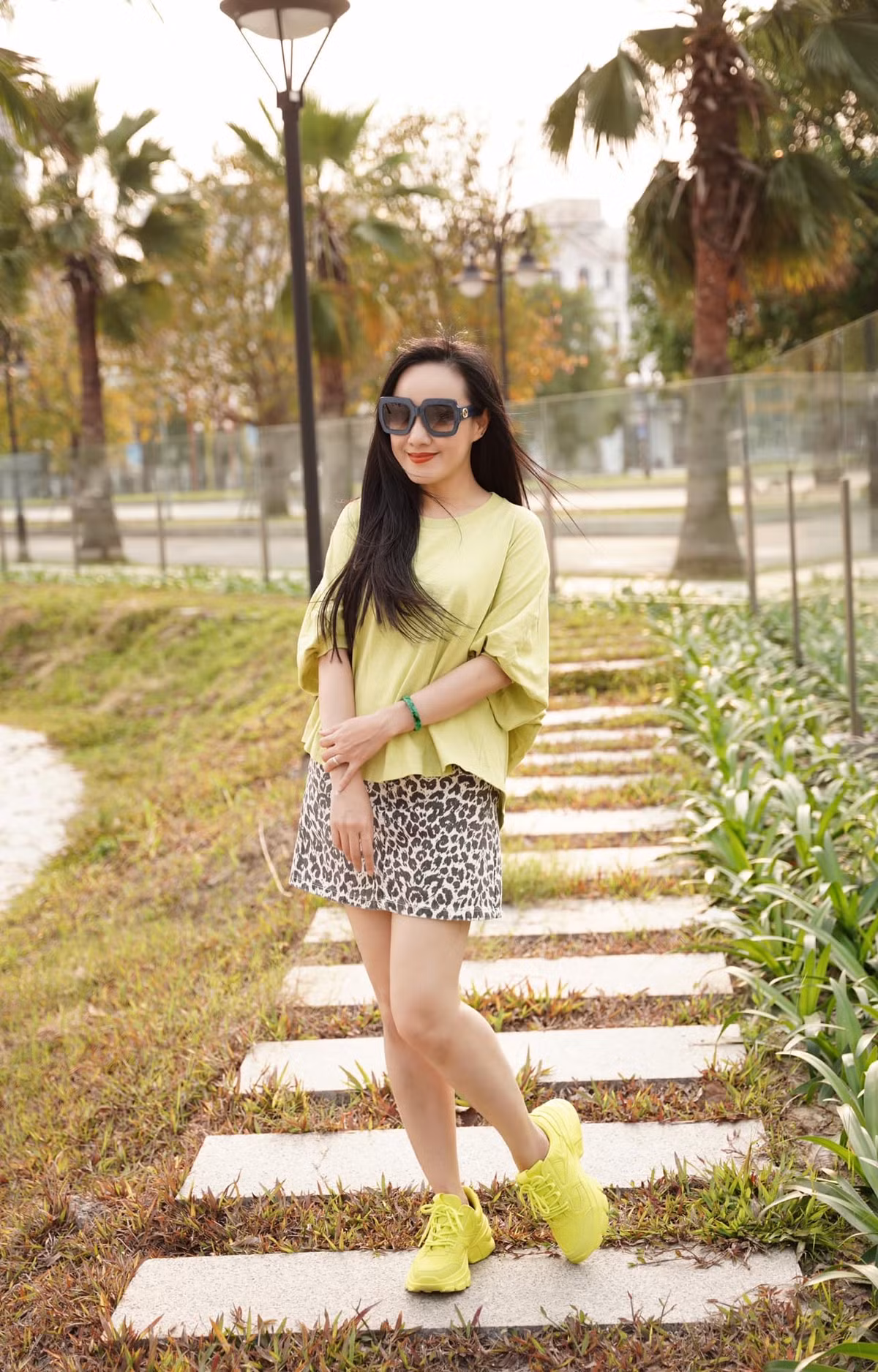 BTV Hoài Anh còn khiến nhiều người hâm mộ ngạc nhiên vì gương mặt ngày càng "trẻ hóa" và có thể nói xinh đẹp không tì vết. Ảnh: FBNV