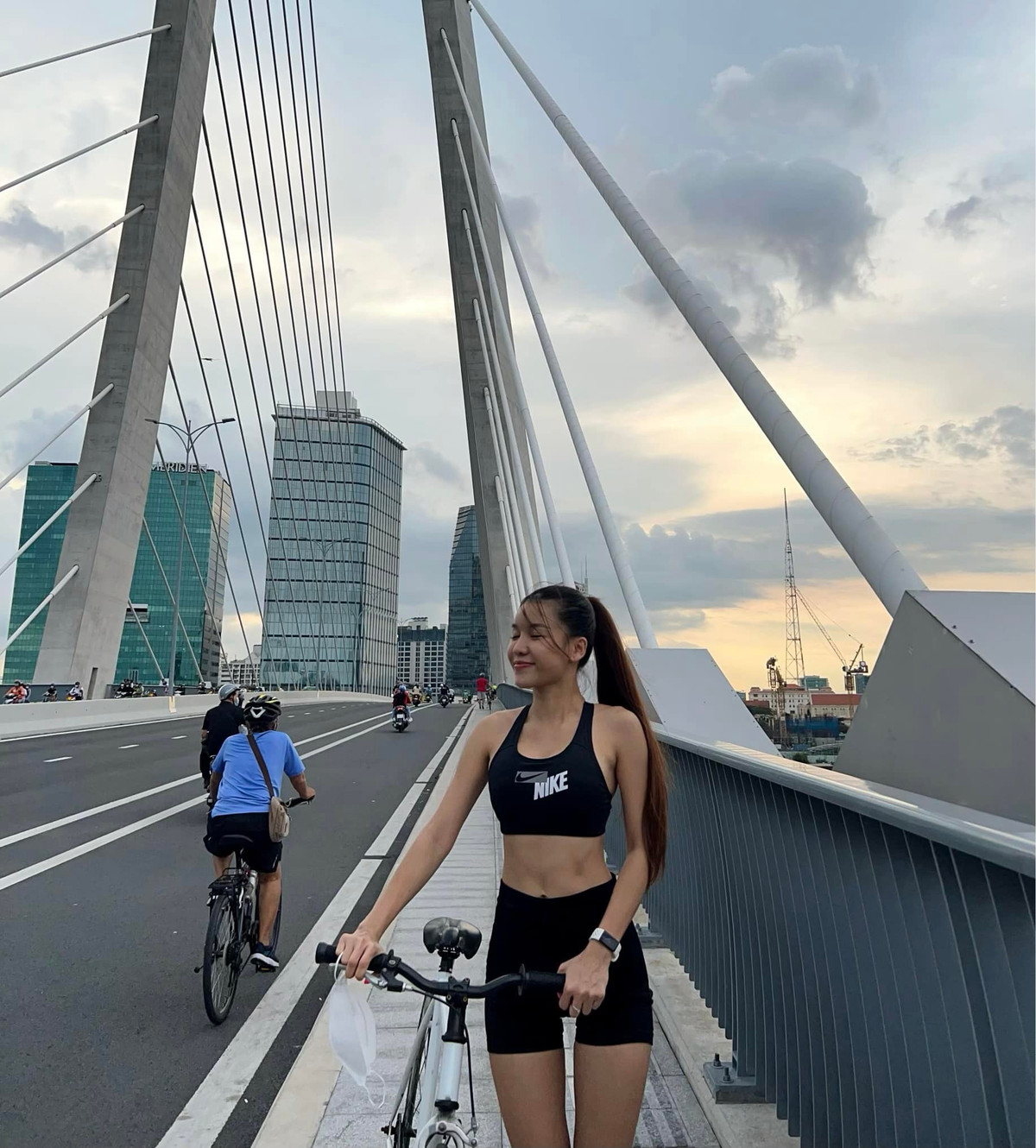 Yến Xuân và cô em chồng tương có sự thân thiết, gần gũi. Cả hai thường xuyên xuất hiện chung khung hình mỗi khi có dịp gặp mặt. Ảnh: Tổng hợp