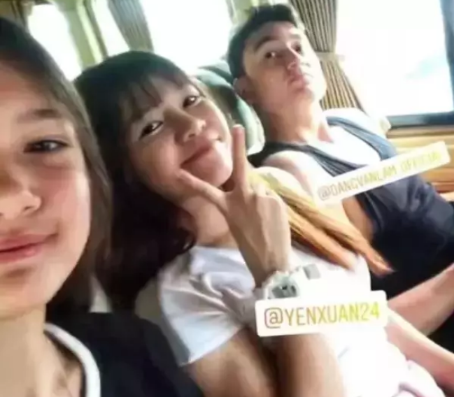 Có lẽ do Đặng Văn Lâm bận tập luyện nên Yến Xuân thay mặt bạn trai đưa Thanh Giang đi tham quan những địa điểm nổi tiếng ở Việt Nam.