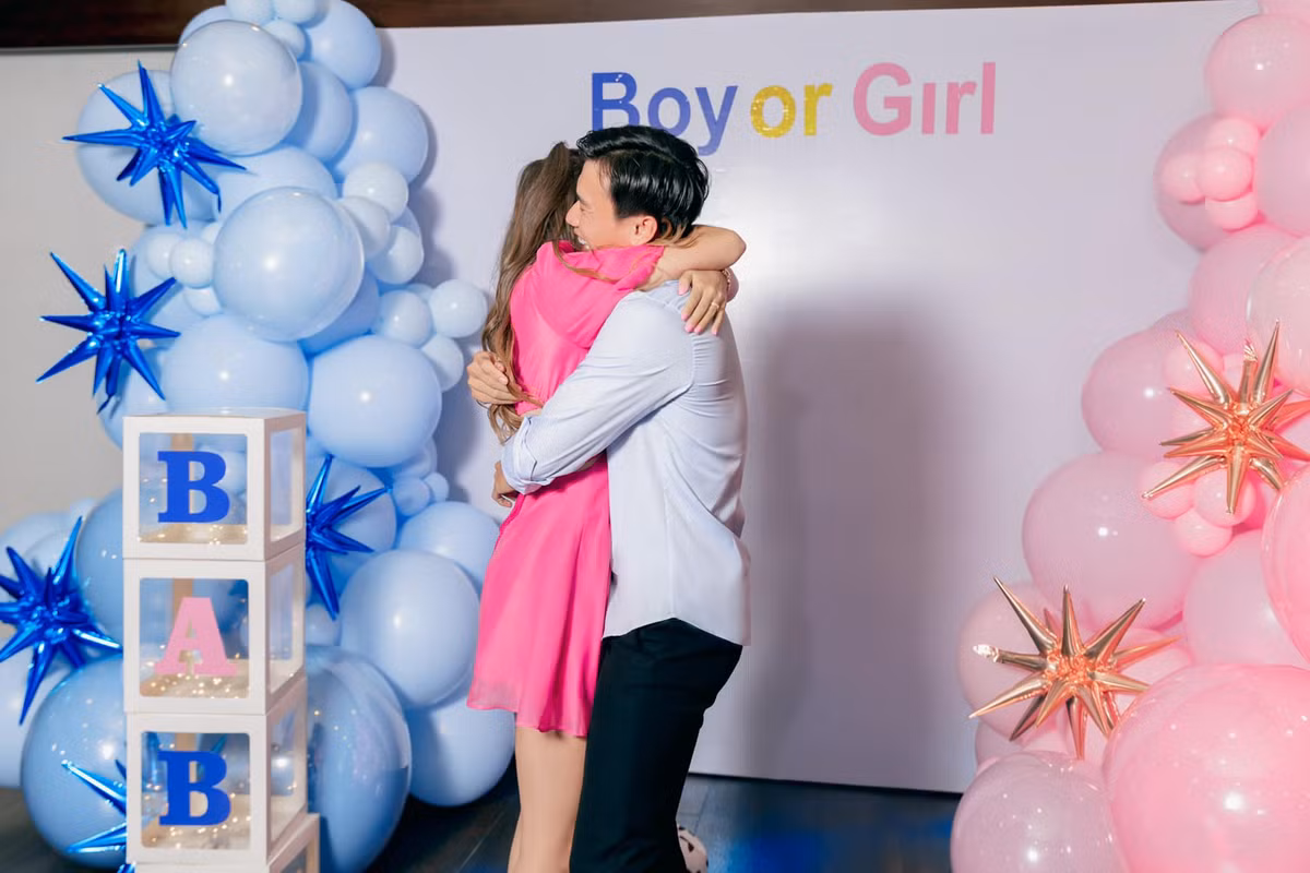 Ngay sau chia sẻ của đôi trẻ, từ Ukraine mẹ đẻ Dianka Zakhidova cũng có động thái gây chú ý khi hay tin lên chức bà ngoại.