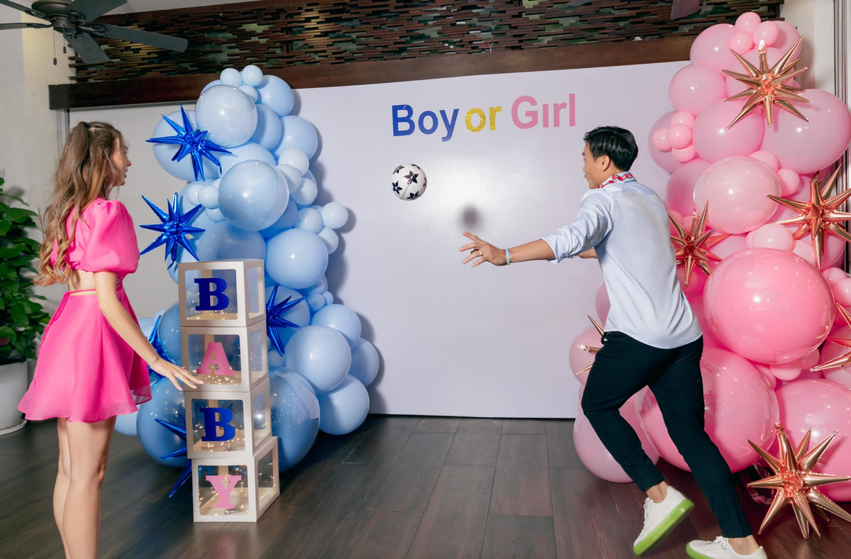 Rất đông người hâm mộ và các đồng đội đã chúc mừng Bùi Tiến Dũng được “lên chức” bố.