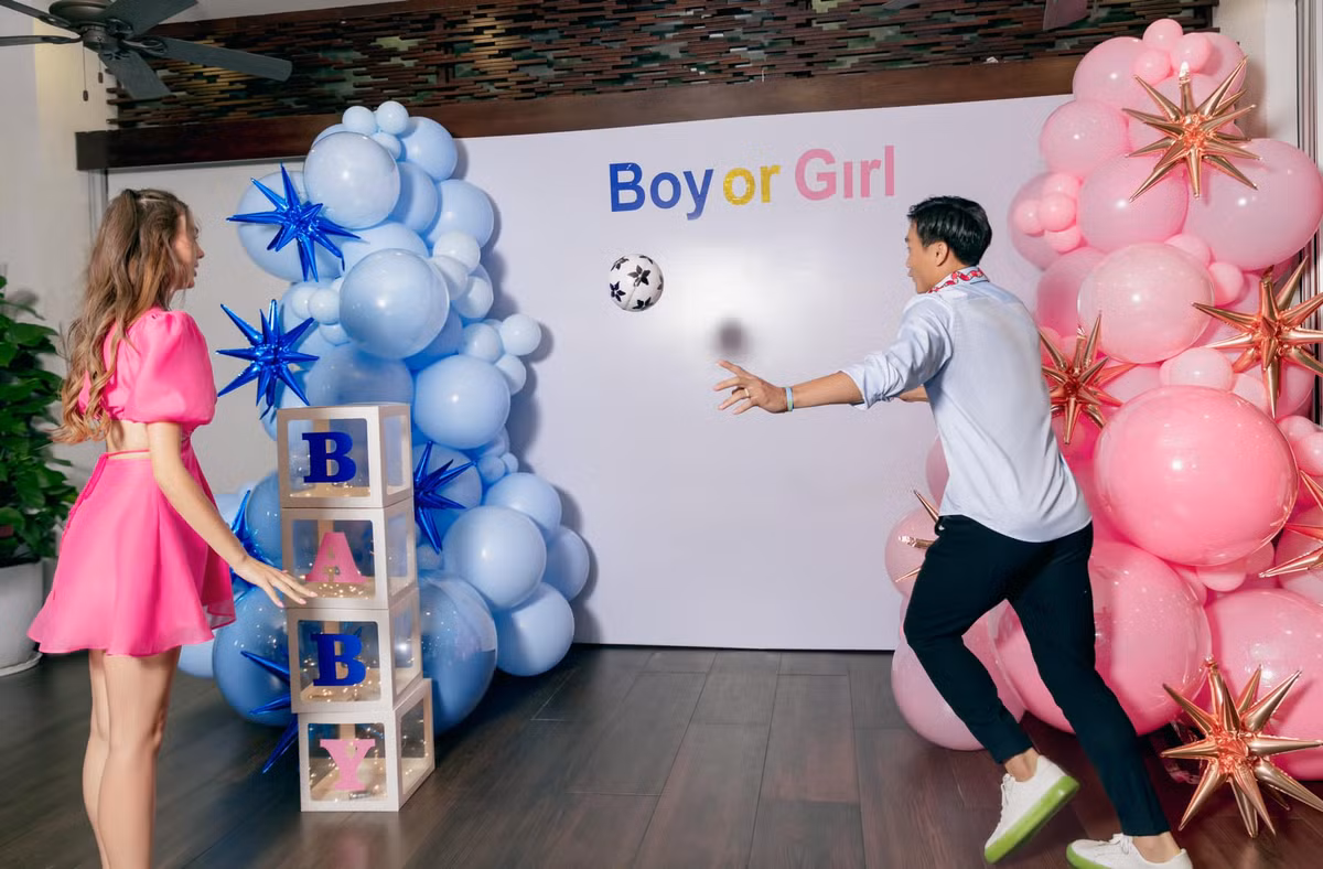 Rất đông người hâm mộ và các đồng đội đã chúc mừng Bùi Tiến Dũng được “lên chức” bố.