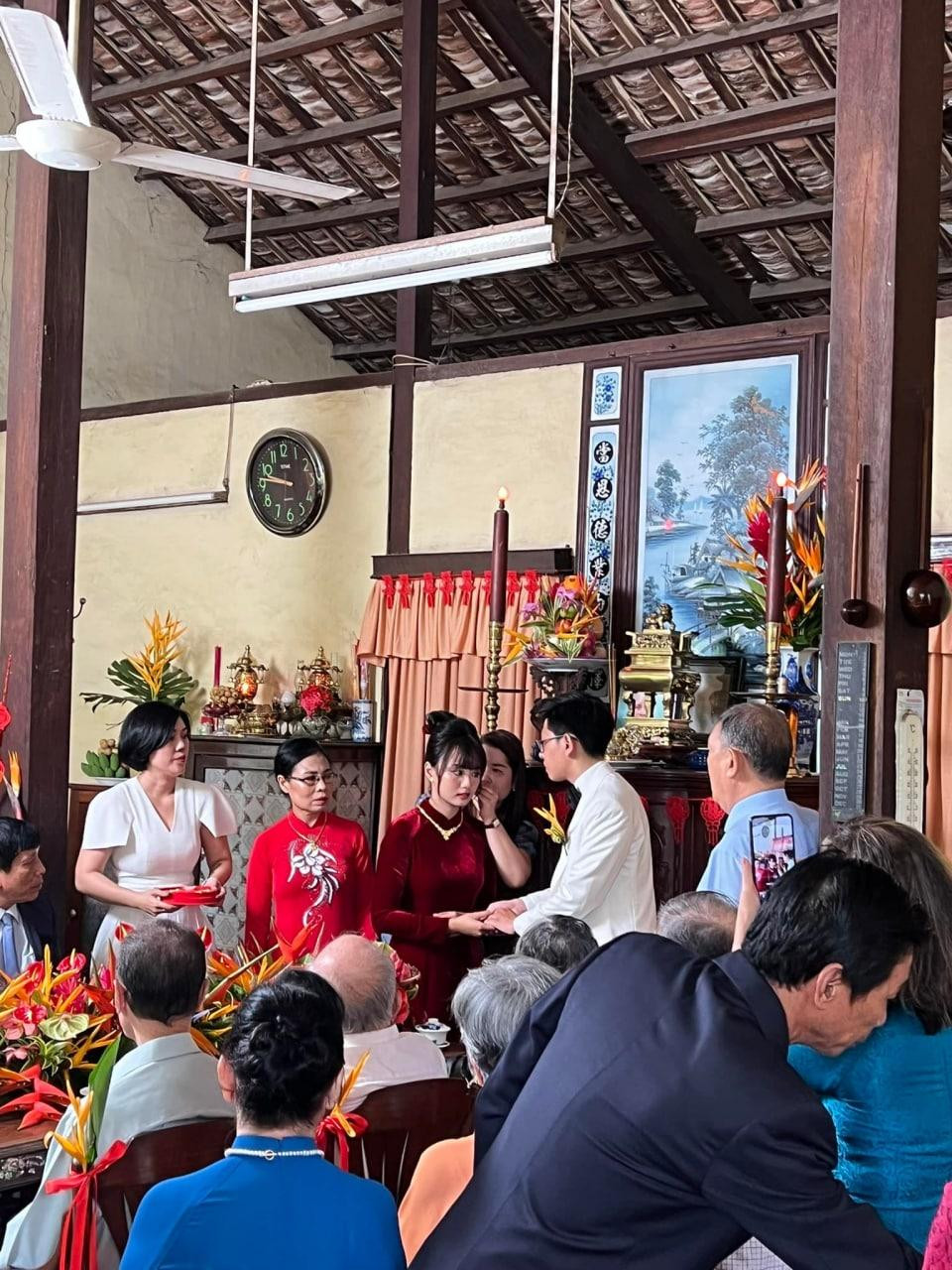 Trước khi tiến tới hôn nhân, MC Minh Nghi - Bomman đã trải qua 2 năm yêu nhau.