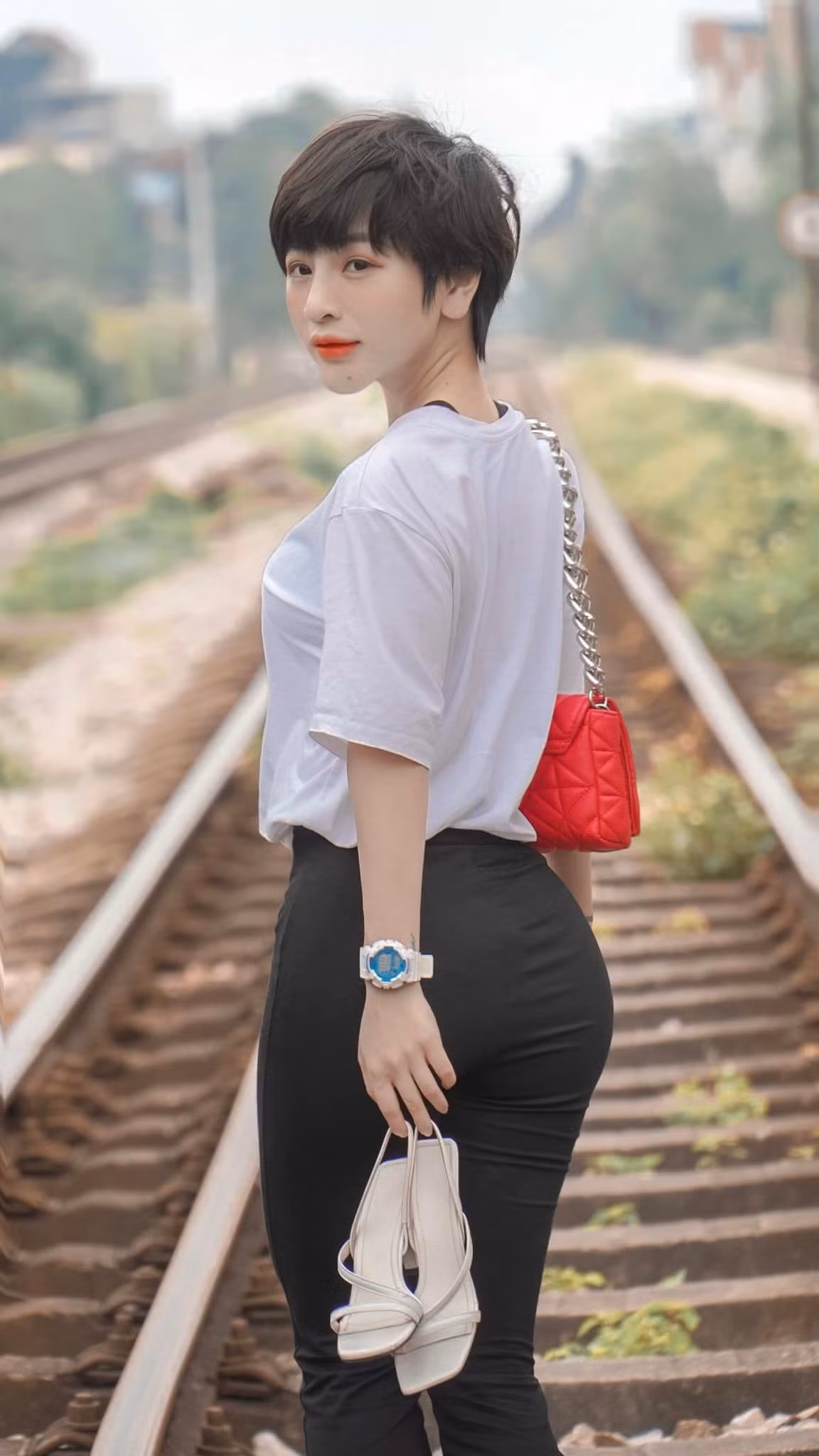 Trên trang cá nhân, cô thường xuyên chia sẻ hình ảnh, video hướng dẫn tập luyện với mọi người.