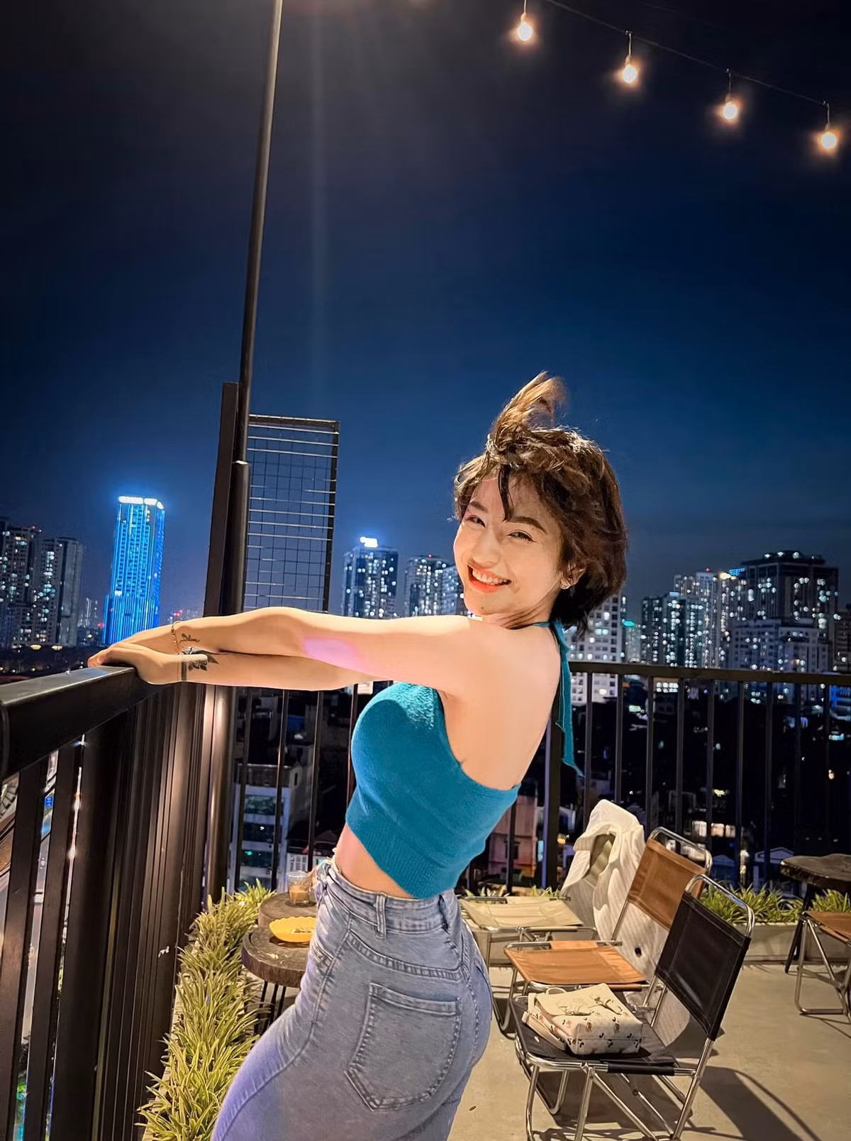 Có lẽ vì chế độ "ăn, ngủ" ở phòng tập mà hiện tại Trần Thị Hậu sở hữu được thân hình nóng bỏng đầy ngưỡng mộ.