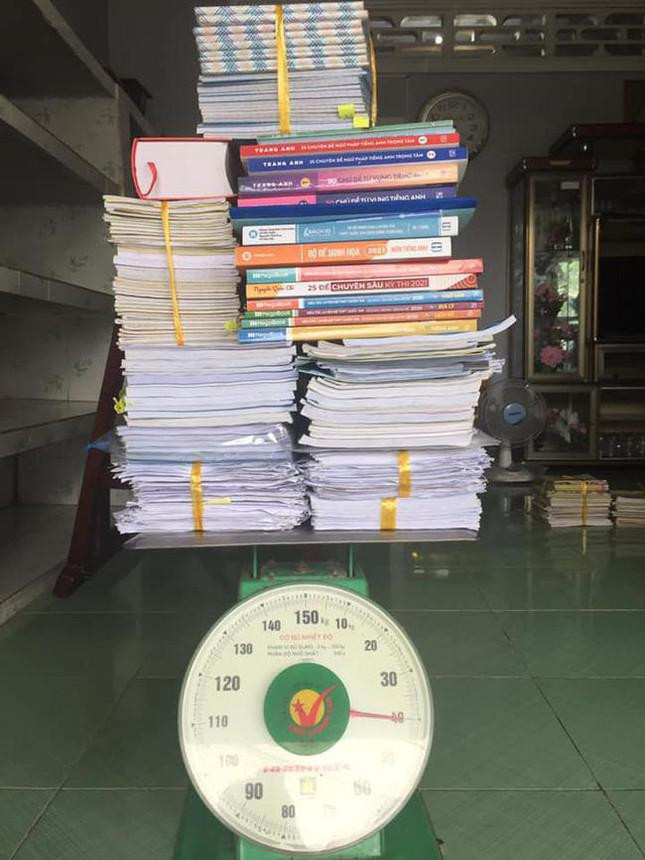 Thậm chí có bạn còn đùa rằng, đợi khi nào biết điểm thi mới thanh lý cũng không muộn, biết đâu vẫn còn dùng đến thì sao...