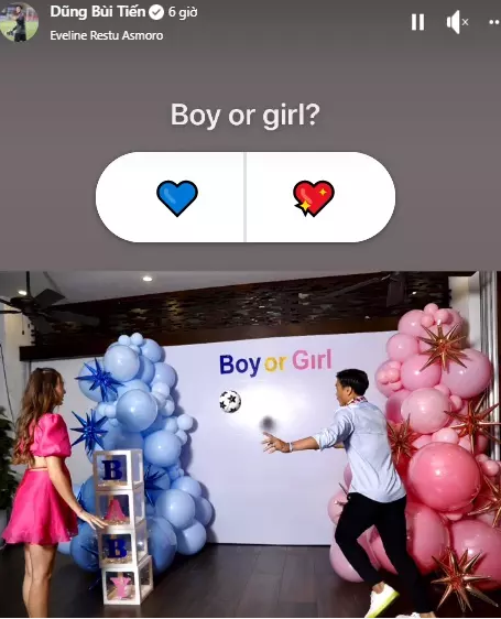 Về phần Bùi Tiến Dũng, anh cũng đăng tải hình ảnh hai vợ chồng trong bữa tiệc tiết lộ giới tính. Đính kèm, thủ môn họ Bùi vẫn còn úp mở: "Boy or girl?" (dịch: Trai hoặc gái).