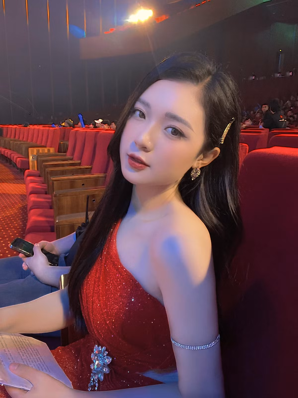 Đời thường, Phương Thảo là một cô gái có phong cách trẻ trung, năng động và hoạt bát.