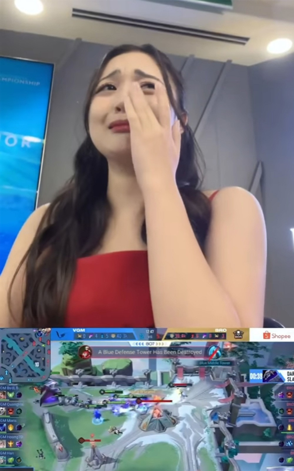 Mới đây khi dẫn chương trình cho một giải đấu game, Vũ Phương Thảo cũng đã xuất hiện trên sóng livestream, khiến khán giả càng thêm xúc động, nghẹn ngào.