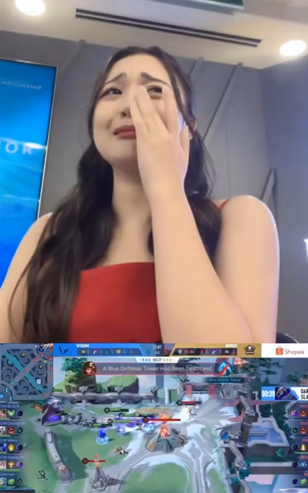 Mới đây khi dẫn chương trình cho một giải đấu game, Vũ Phương Thảo cũng đã xuất hiện trên sóng livestream, khiến khán giả càng thêm xúc động, nghẹn ngào.