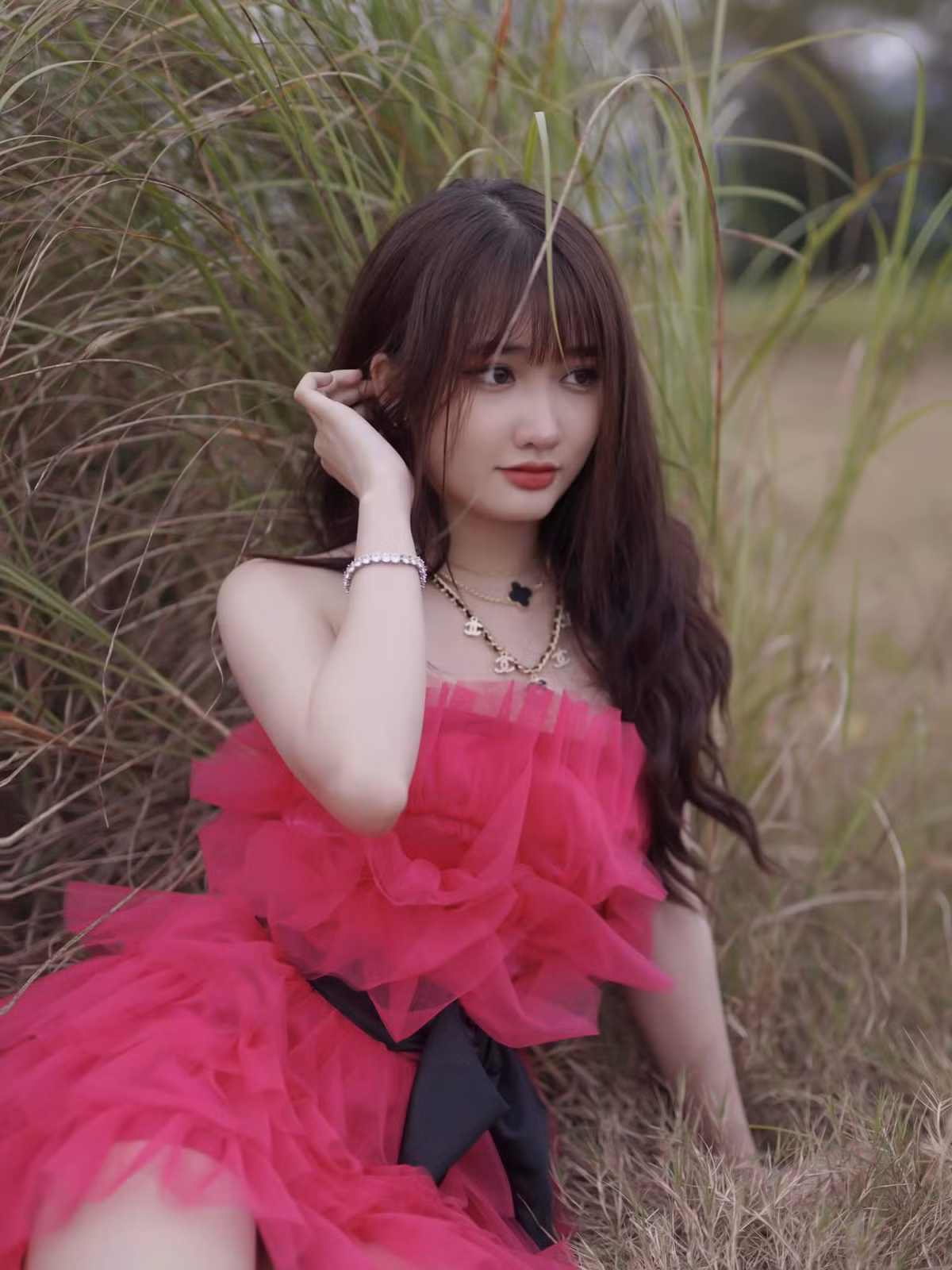 Được biết Khánh Huyền đang theo học tại trường THPT Hoàng Hoa Thám, TP Đà Nẵng.