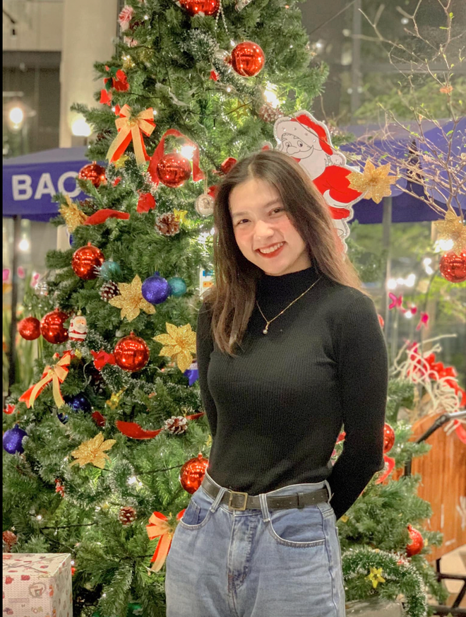 Nguyễn Đỗ Vũ Yến dù không tham gia bất kỳ hoạt động nghệ thuật nào nhưng vẫn thu về gần trăm ngàn lượt theo dõi trên trang cá nhân nhờ vẻ ngoài xinh xắn.