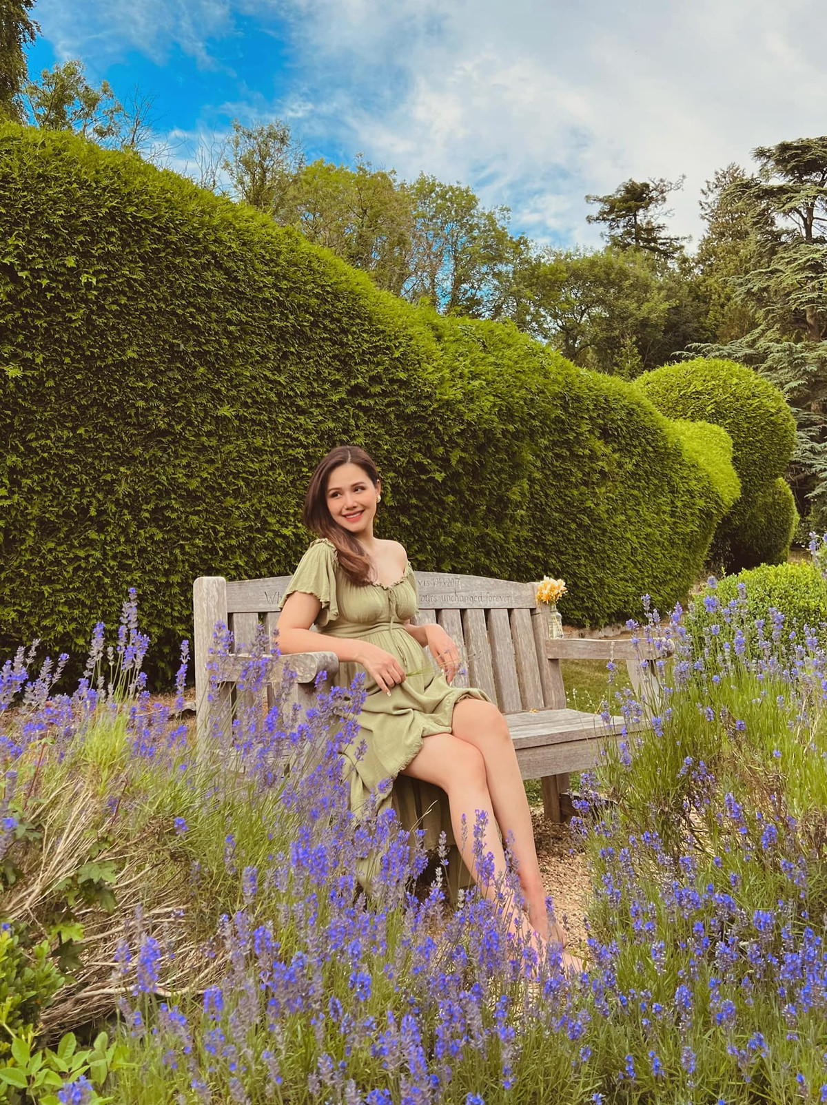 Phanh Lee hiện lưu trú tại The Manor House, khách sạn vốn là lâu đài được xây dựng từ thế kỷ 14 ở Anh.