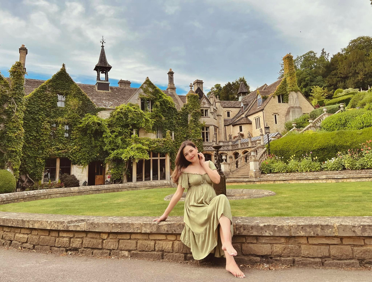 Phanh Lee hiện mang thai con trai ở tháng thứ năm nhưng vẫn rất năng động, khỏe khoắn.