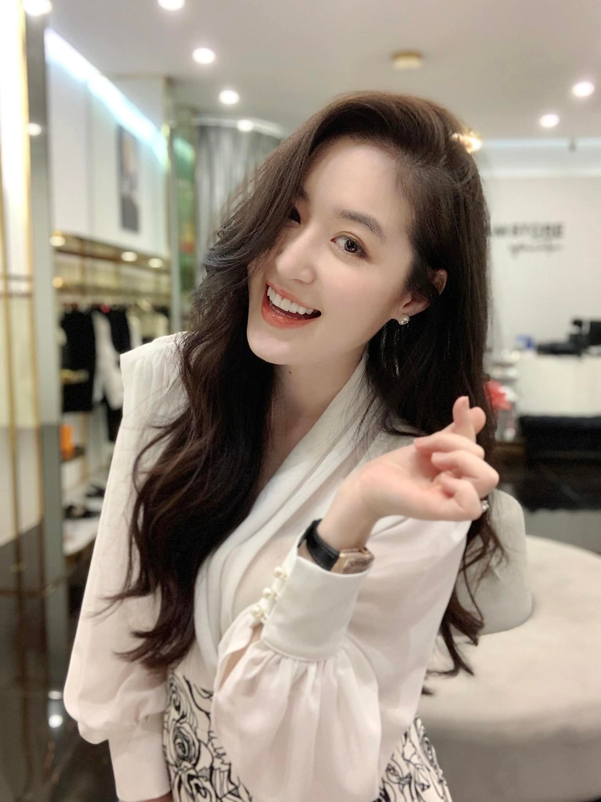 Thanh Tâm là một MC quen mặt, là lựa chọn của rất nhiều chương trình nổi tiếng cho vị trí dẫn chương trình. Ảnh: FBNV